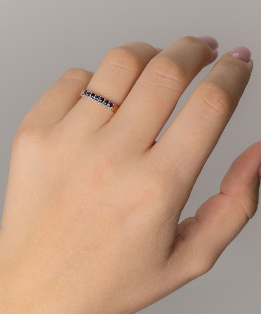 Kuldsõrmus safiiridega ja teemandid