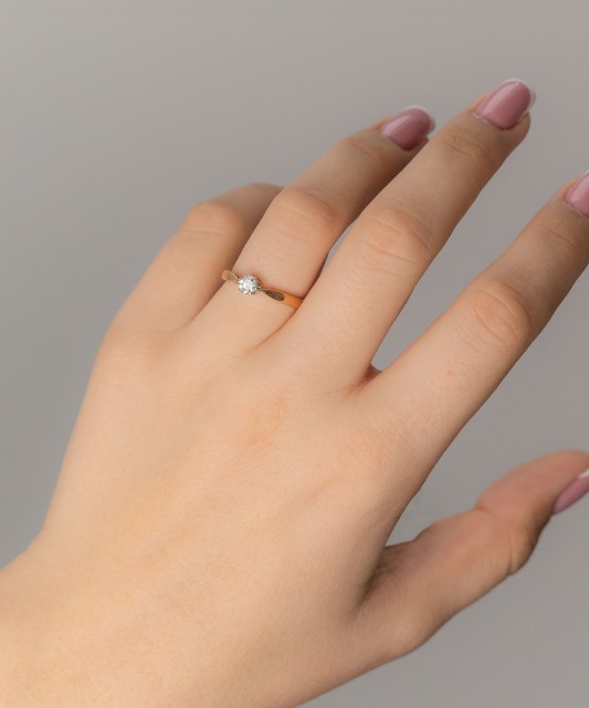 Kuldsõrmus briljandiga (0.30ct)
