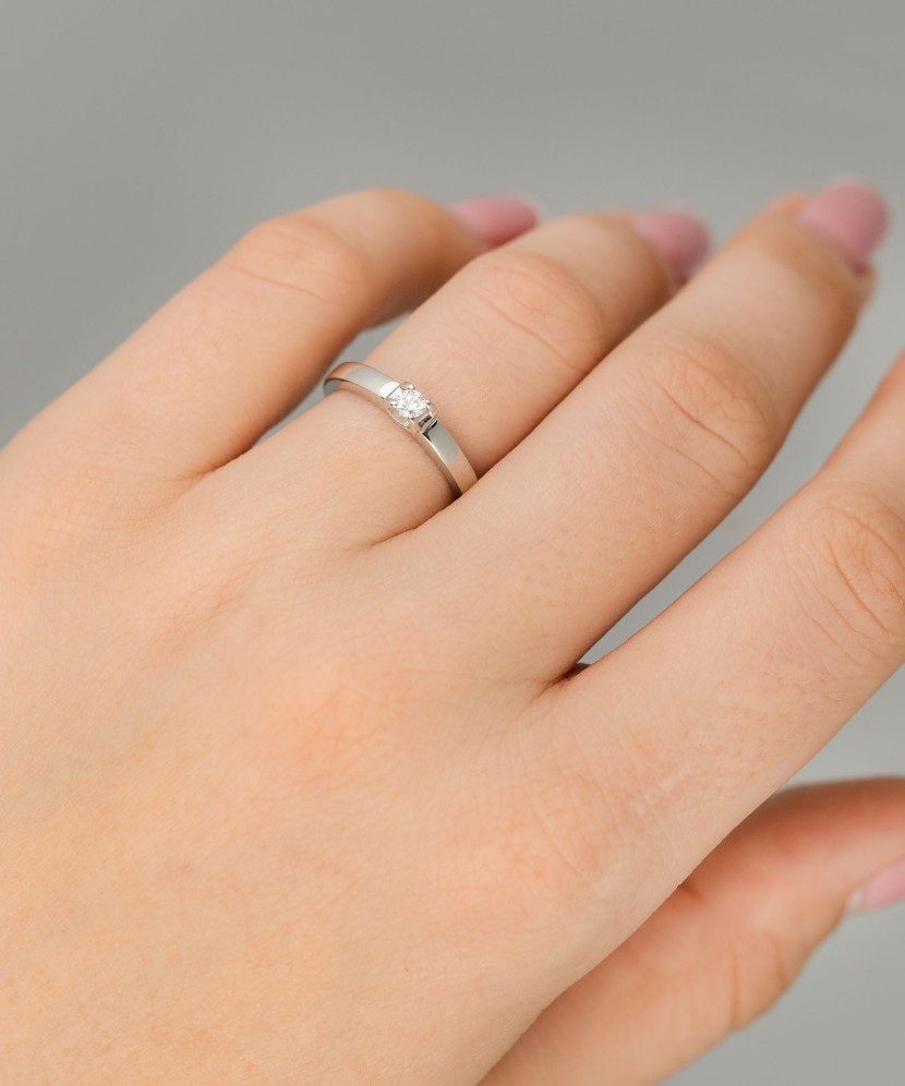 Кольцо из белого золота с бриллиантом 0,078ct
