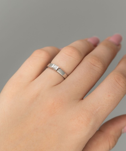 Valgest kullast sõrmus briljandiga Goldinga 00808