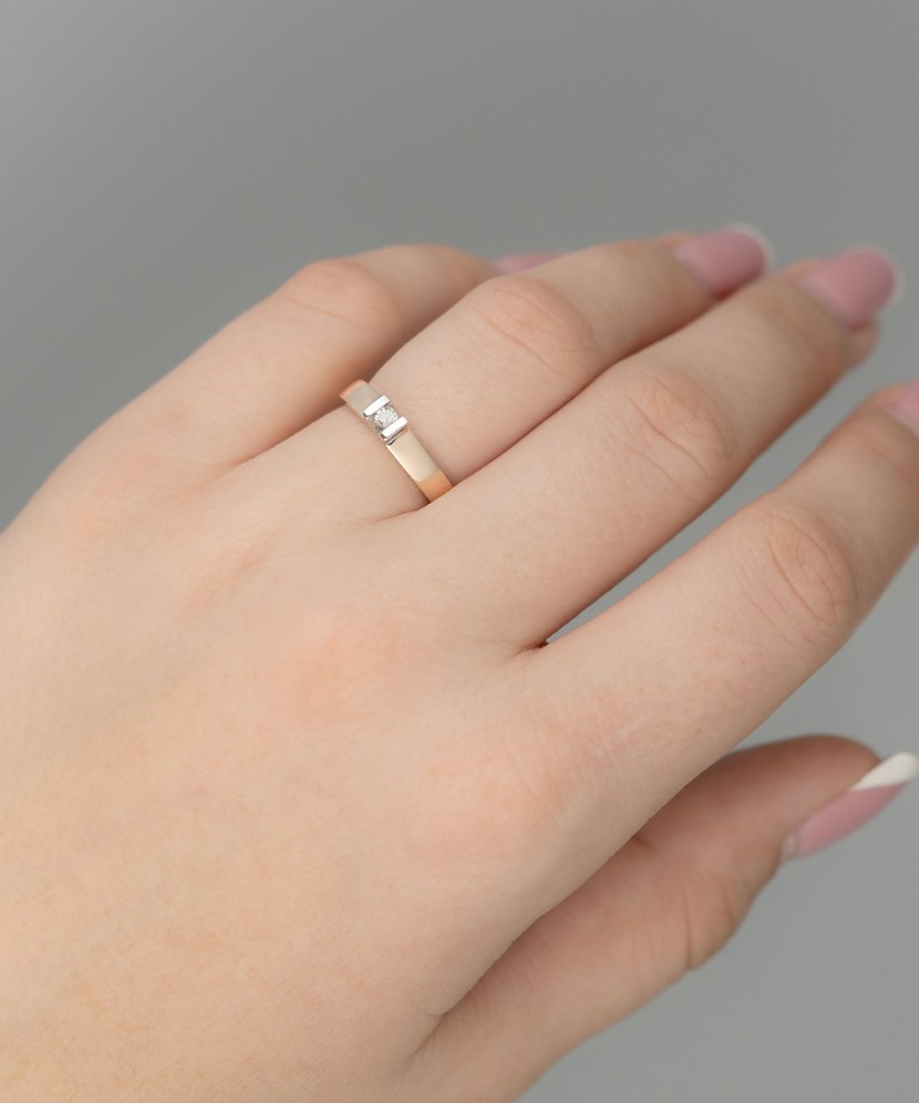 Золотое кольцо с бриллиантом 0,146ct
