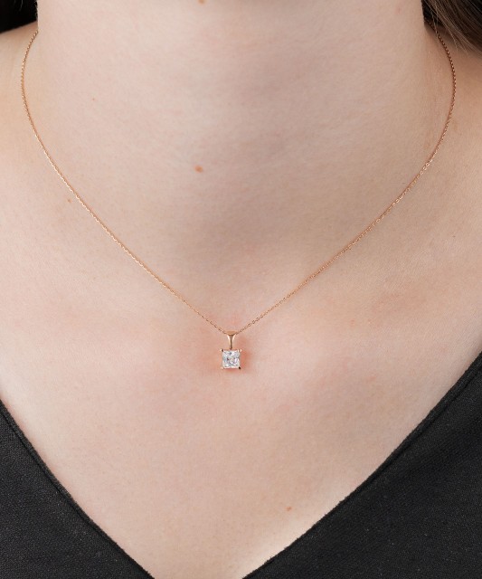 Kuldripats tsirkooniga