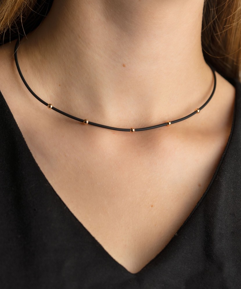 Шнурок из каучука с золотом