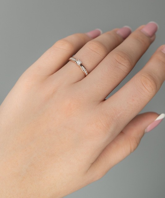 Kuldsõrmus teemantidega