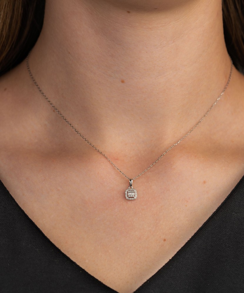 Valgest kullast ripats briljantidega