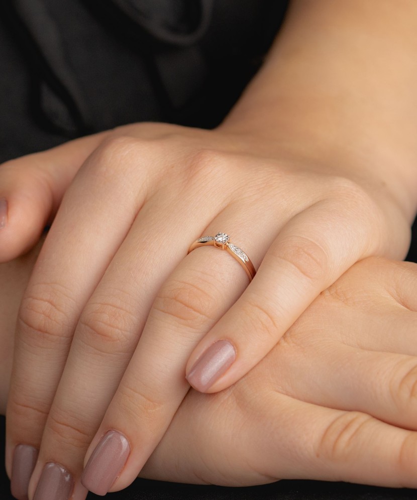 Kuldsõrmus teemantidega