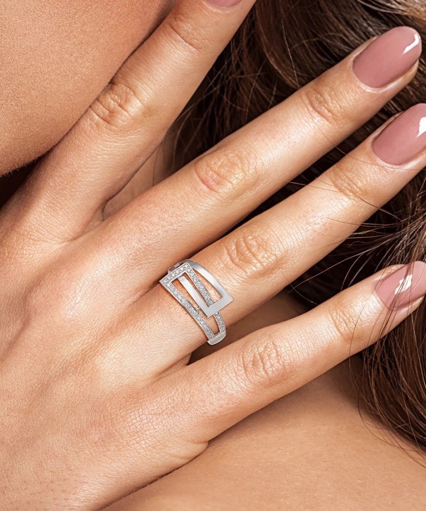 Hõbesõrmus tsirkoonidega