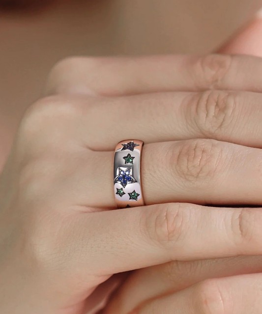 Кольцо из серебра со шпинелями и нано сапфир