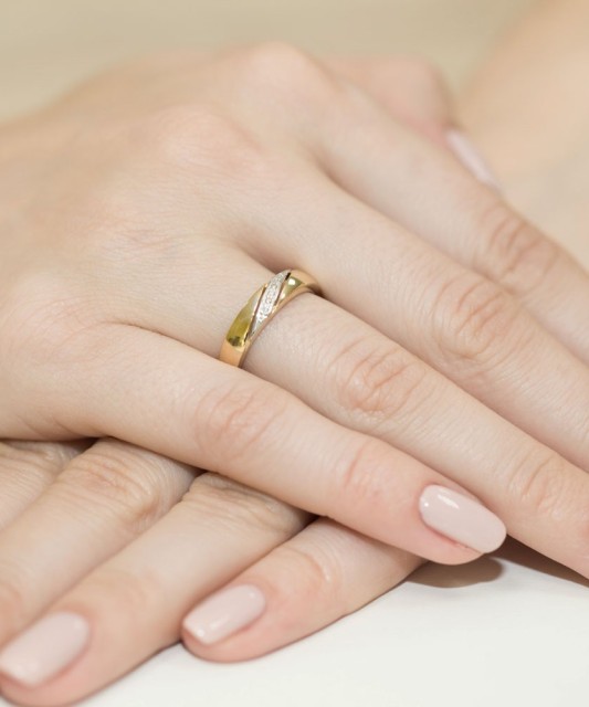 Золотое кольцо с алмазами