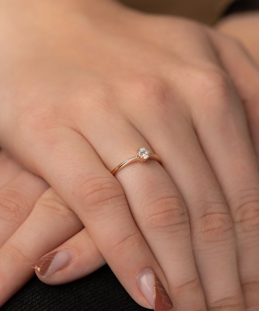 Kuldsõrmus tsirkooniga