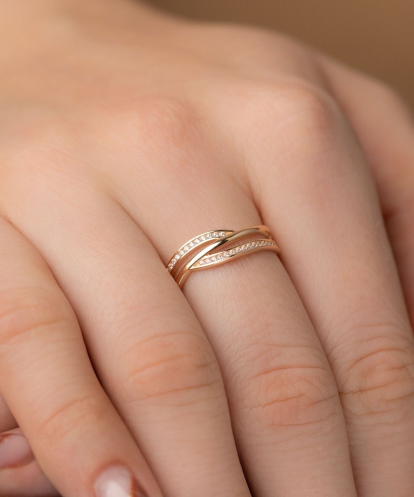 Kuldsõrmus tsirkoonidega