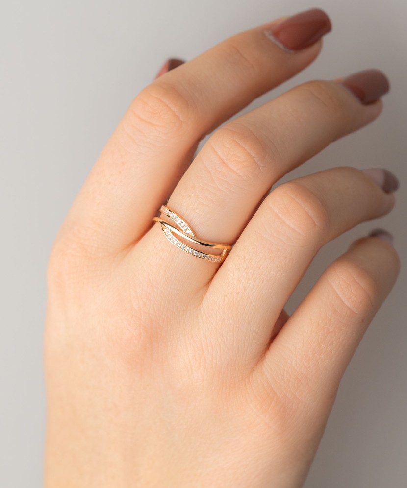 Kuldsõrmus tsirkoonidega