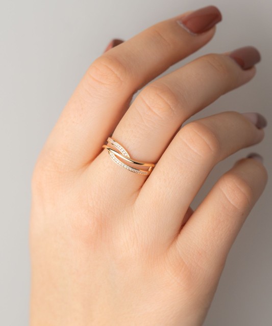 Kuldsõrmus tsirkoonidega