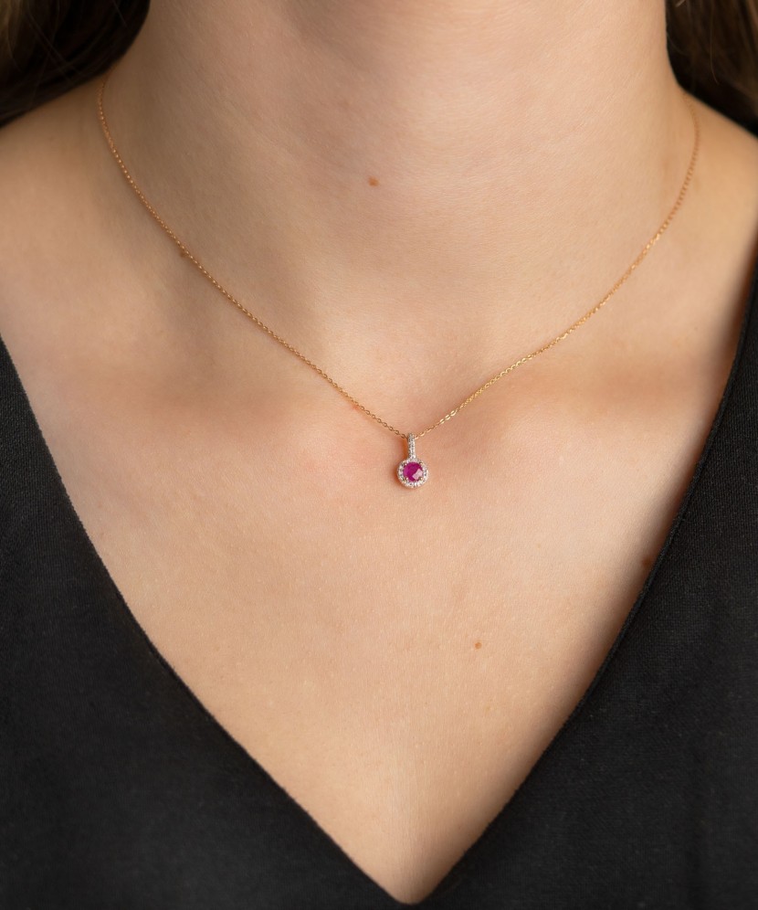 Золотая подвеска с рубином и алмазами