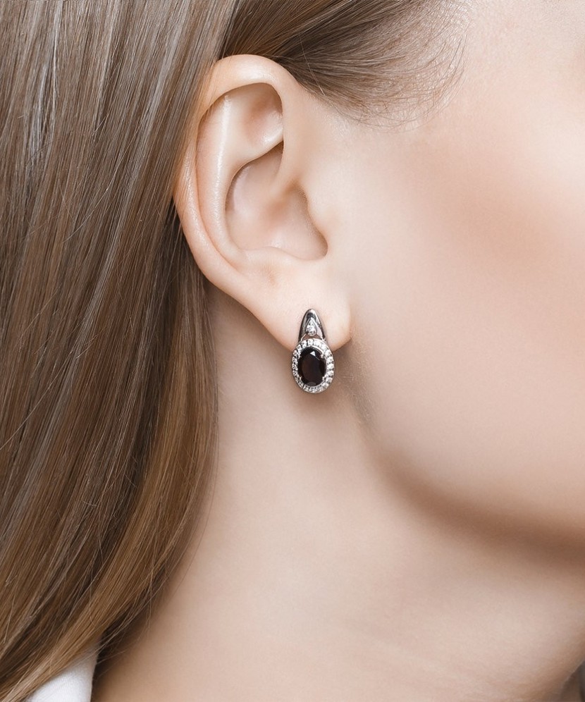 Hõbekõrvarõngad granaadi ja tsirkoonidega