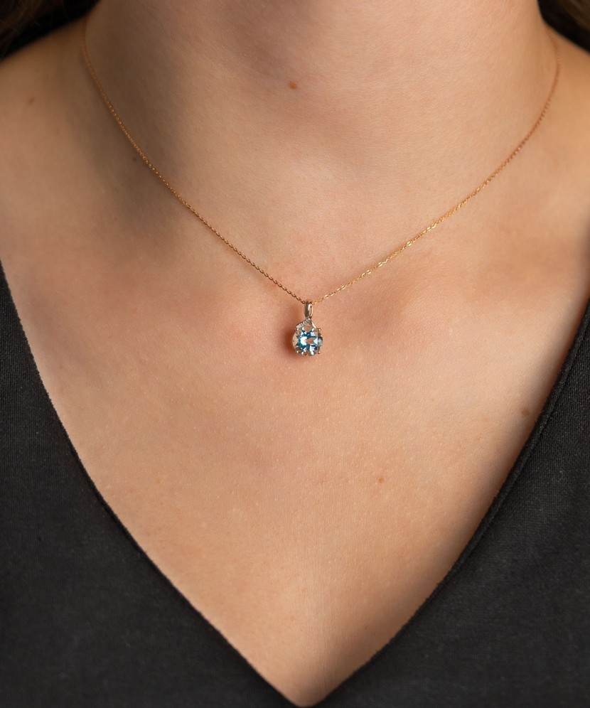 Kuldripats topaaside ja briljantidega