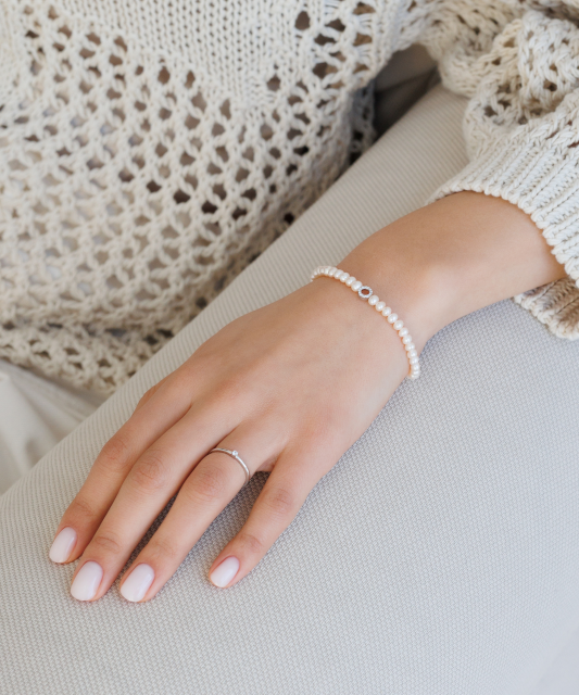 Käevõru pärlite, tsirkoonide ja hõbedaga