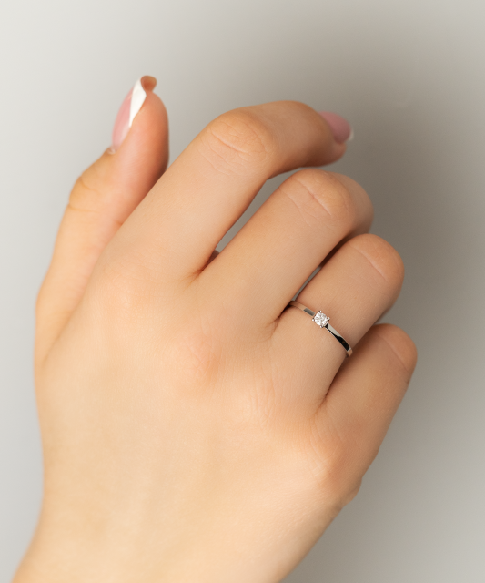 Кольцо из белого золота с алмазами