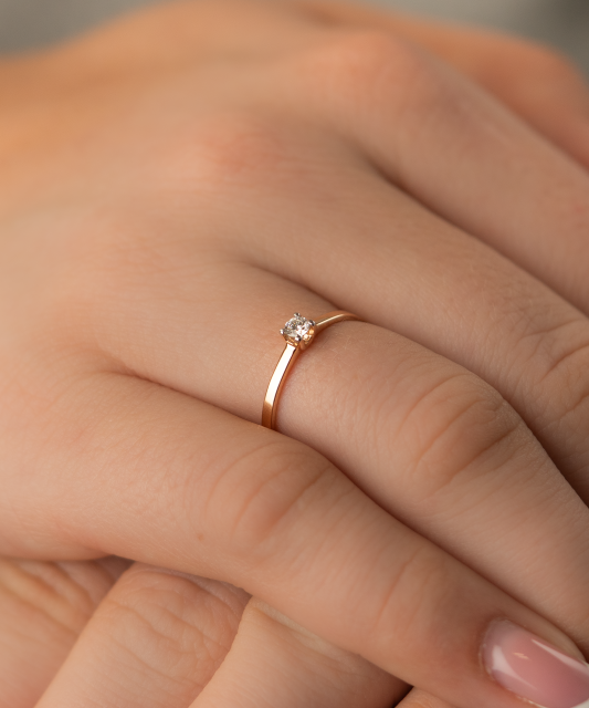 Kuldsõrmus teemandiga