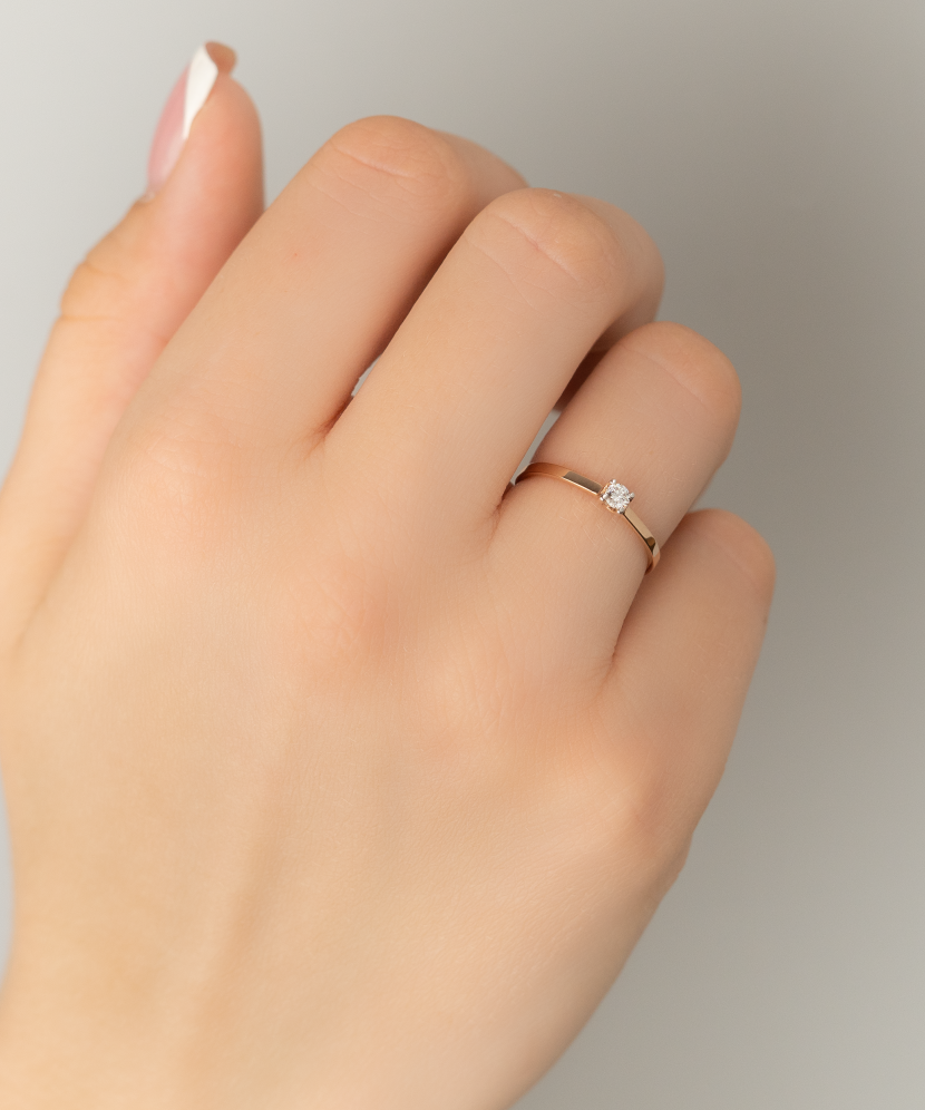 Kuldsõrmus teemandiga