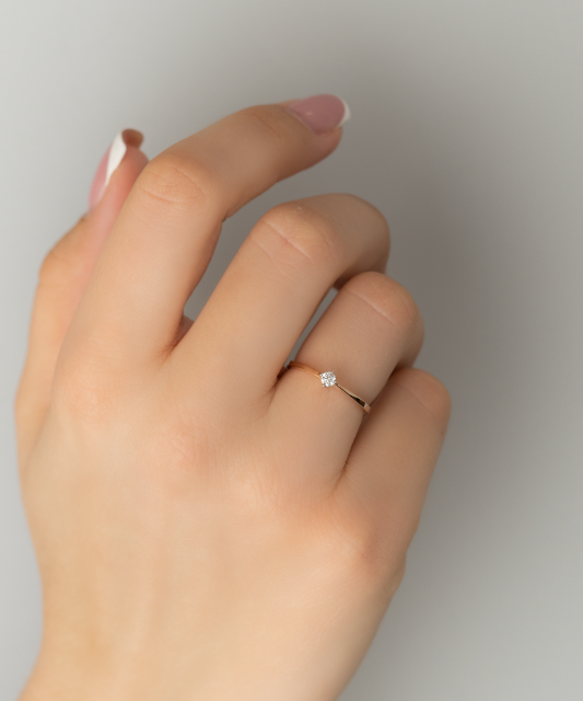 Золотое кольцо с алмазом