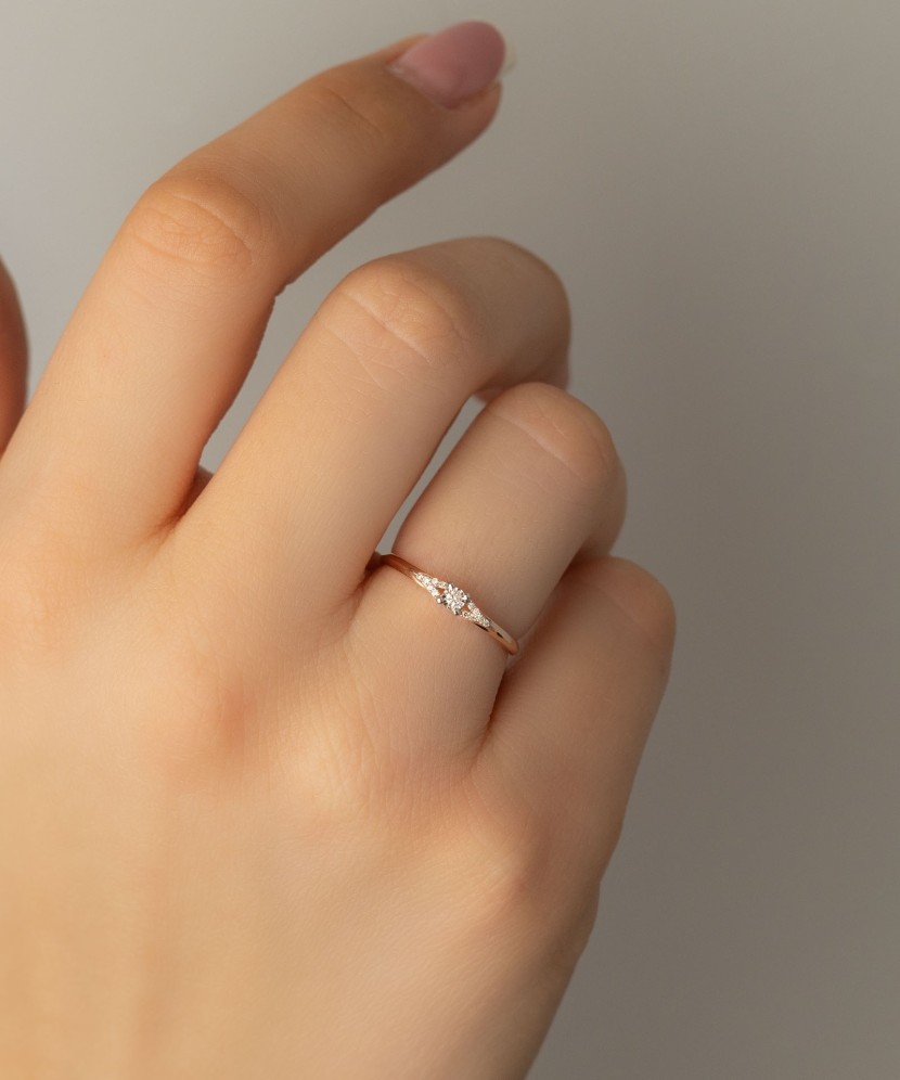 Kuldsõrmus teemantidega