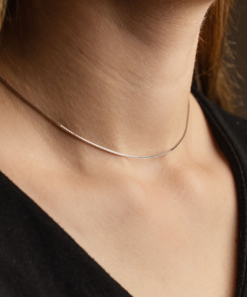 Valgest kullast kett "Box" 0.8mm