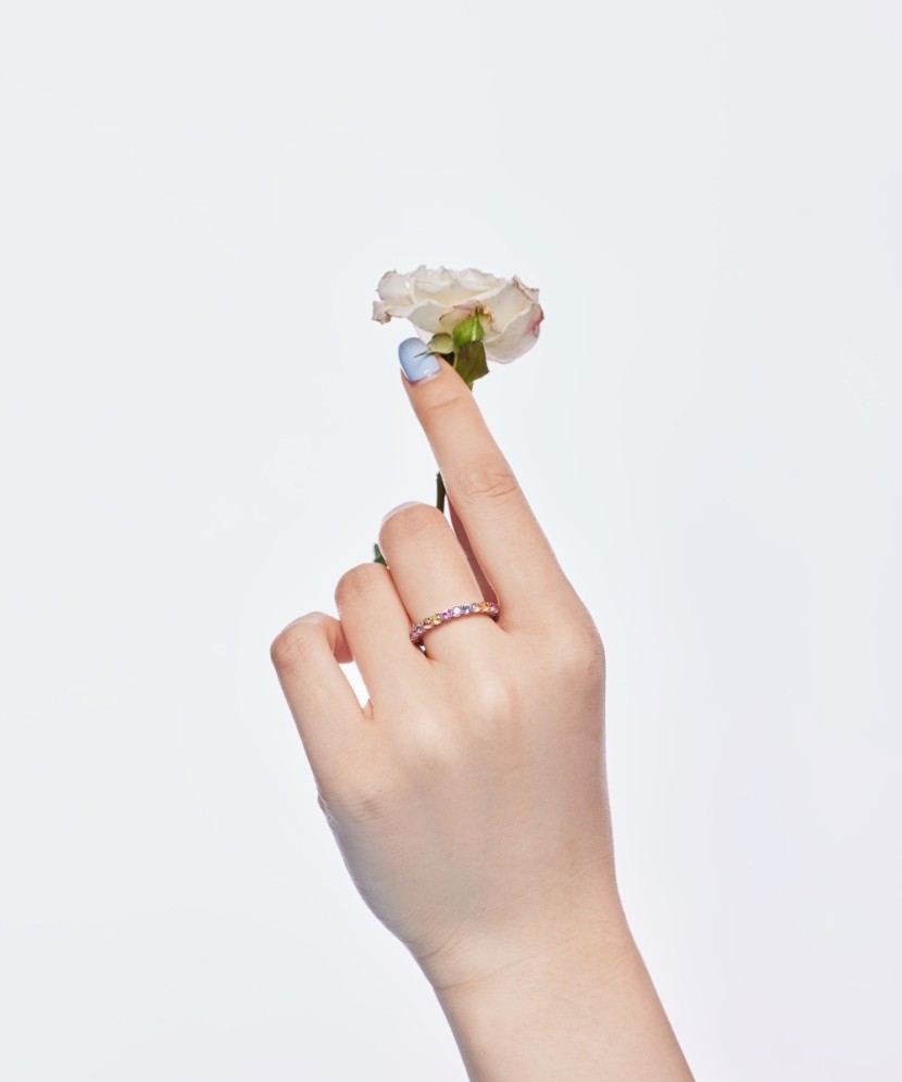 Hõbesõrmus tsirkoonidega