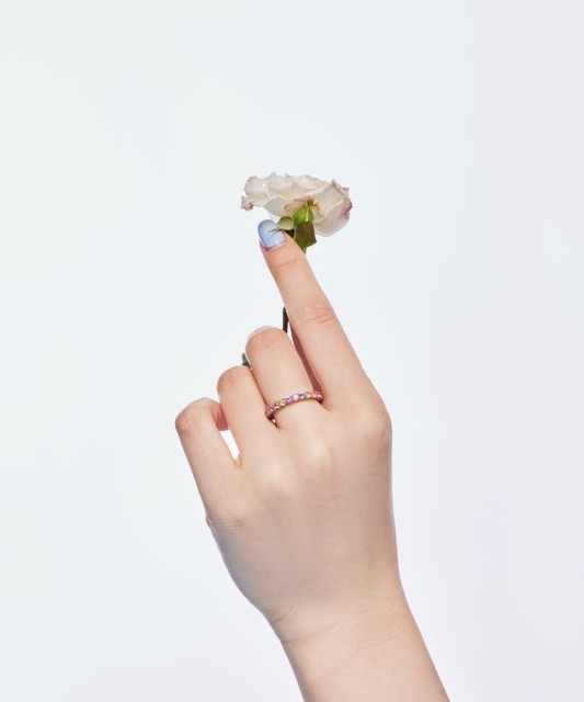 Hõbesõrmus tsirkoonidega