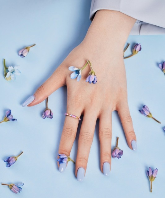 Hõbesõrmus tsirkoonidega