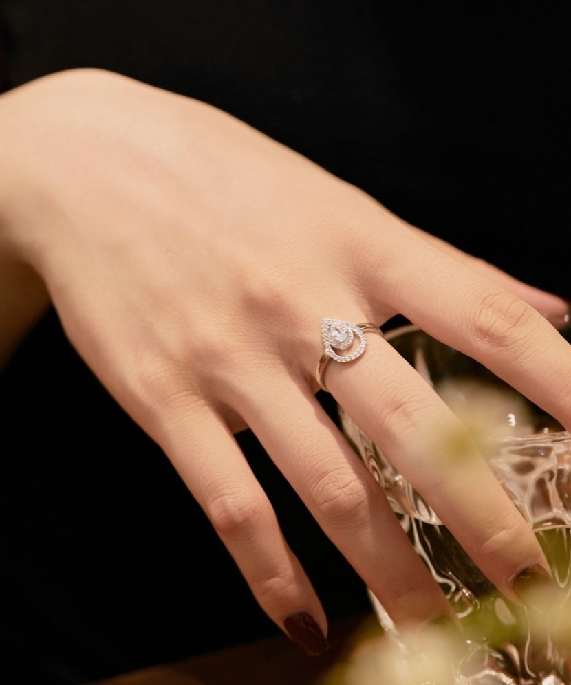 Hõbesõrmus tsirkoonidega