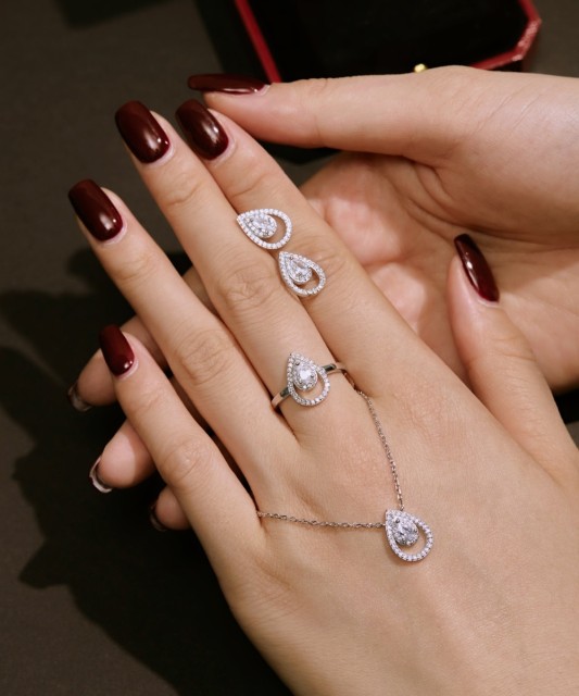 Hõbesõrmus tsirkoonidega