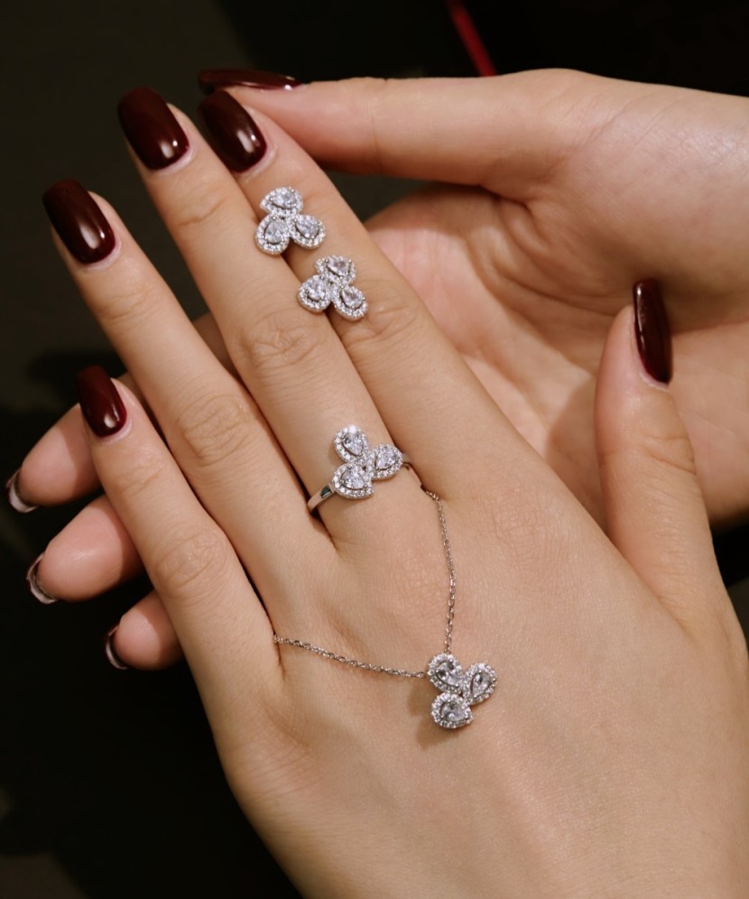 Серебряное кольцо с цирконами