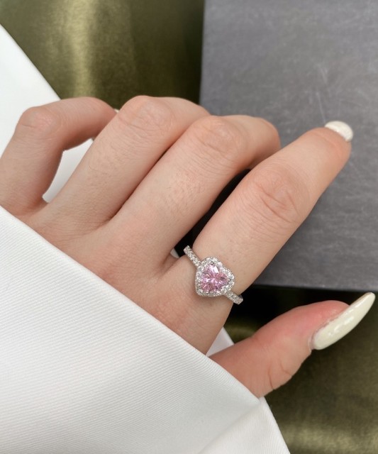 Серебряное кольцо с цирконами