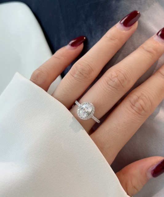 Серебряное кольцо с цирконами