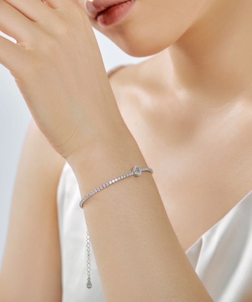 Hõbekäevõru tsirkoonidega