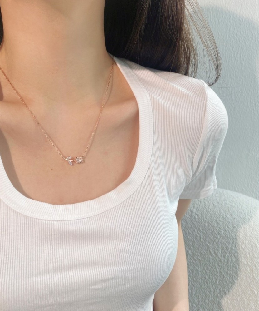 Серебряная цепочка с подвеской из циркона