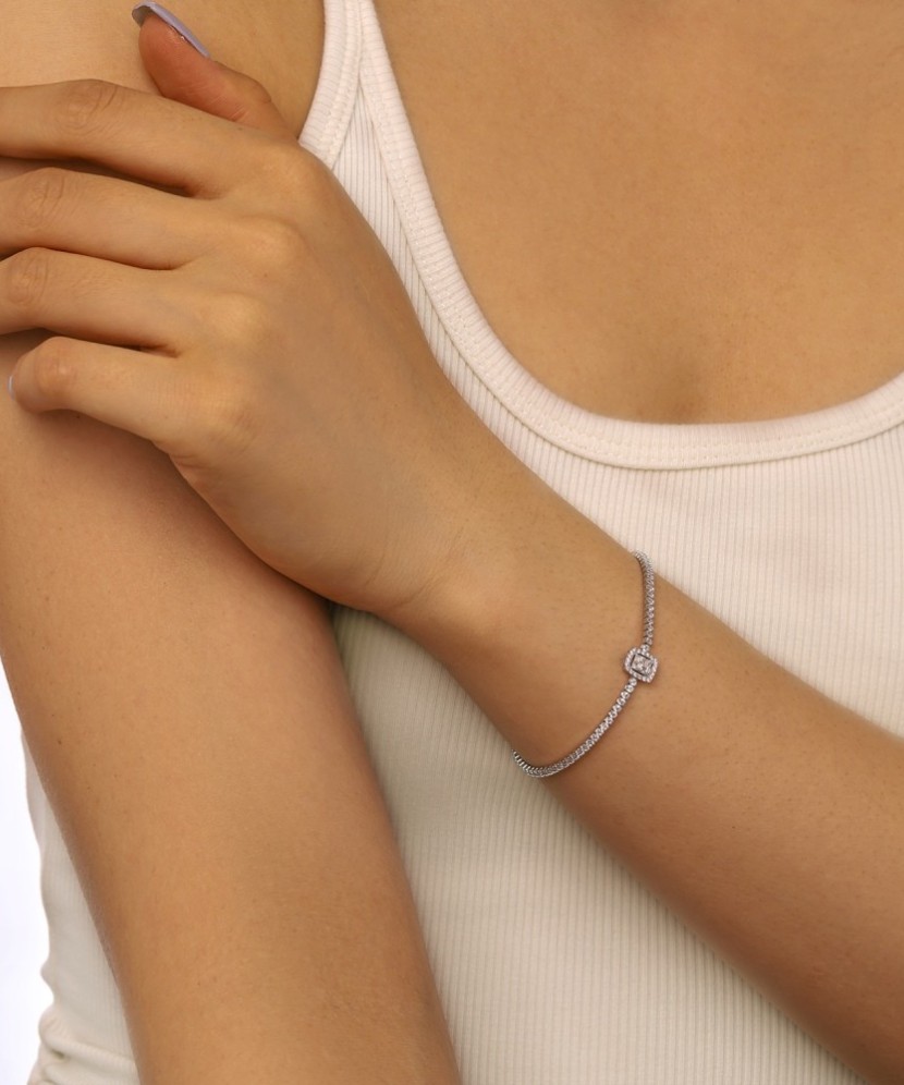 Hõbekäevõru tsirkoonidega