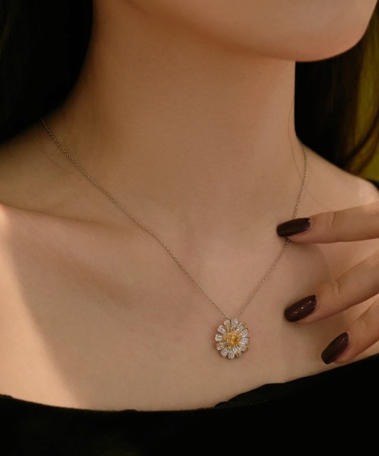 Hõbekett tsirkoonist ripatsiga