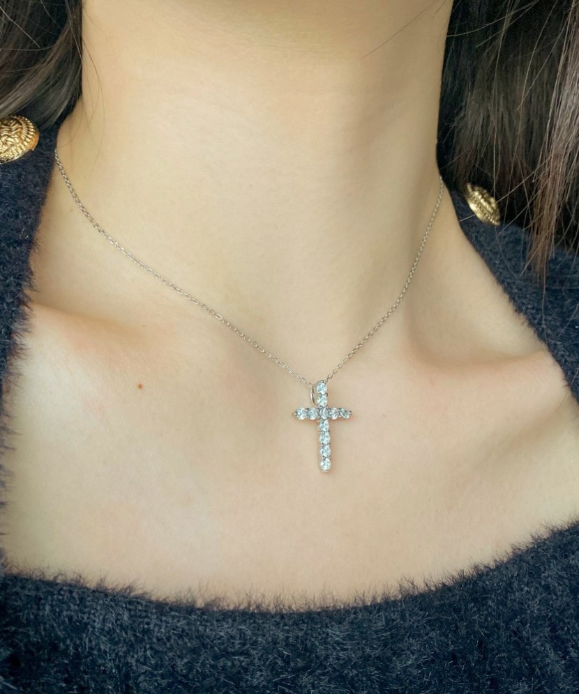 Серебряная цепочка с подвеской из циркона