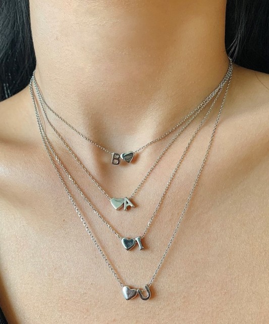 Серебряная цепочка с подвеской в виде буквы S