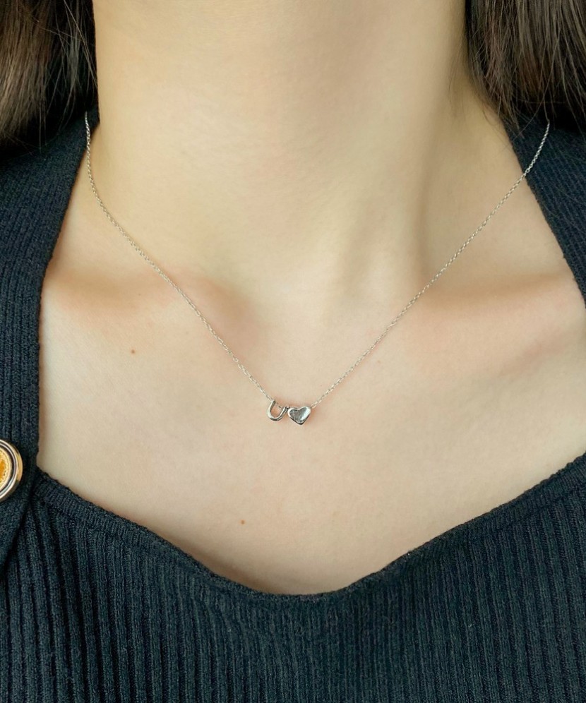 Hõbekett ripatsiga täht U