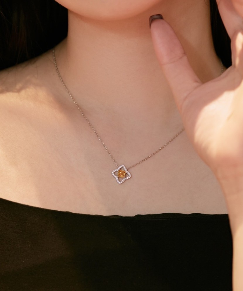 Серебряная цепочка с подвеской из циркона