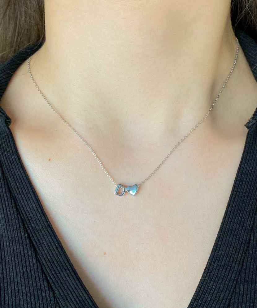 Серебряная цепочка с подвеской в виде буквы D