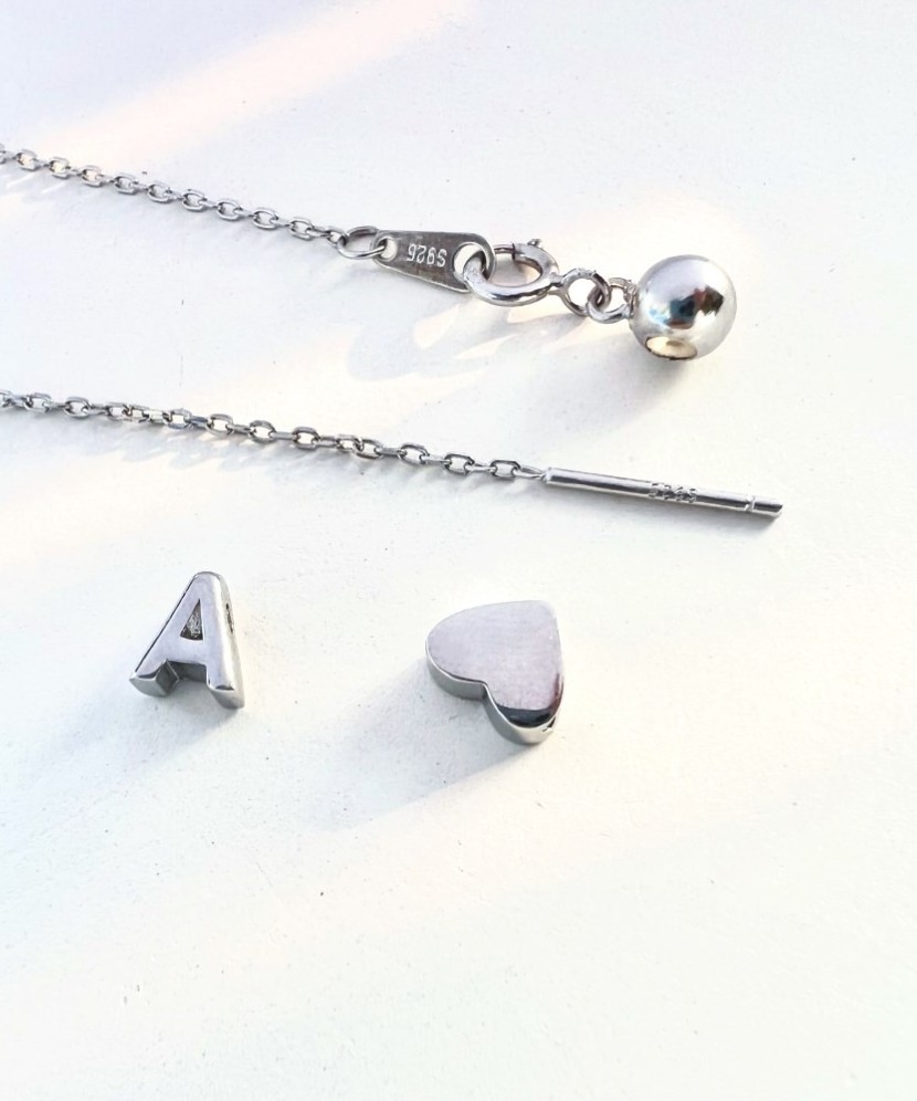 Hõbekett ripatsiga täht J