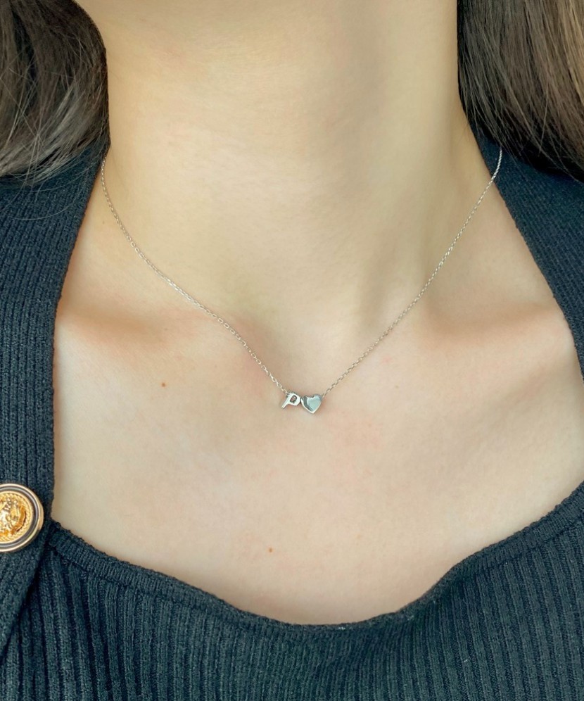 Hõbekett ripatsiga täht P