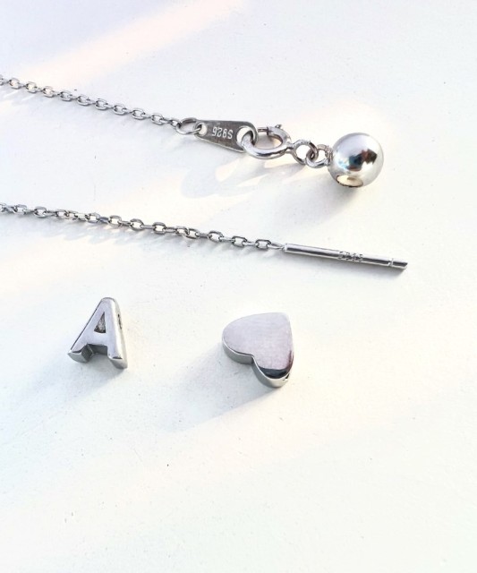 Серебряная цепочка с подвеской в виде буквы п