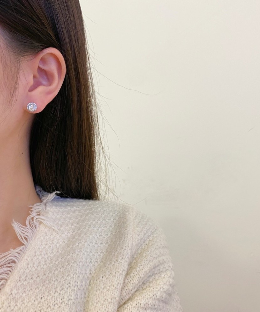 Hõbekõrvarõngad tsirkoonidega