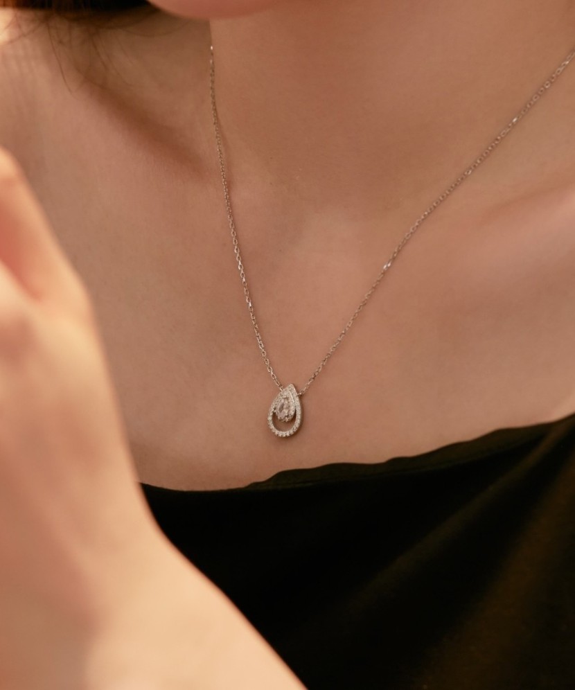 Серебряная цепочка с подвеской из циркона