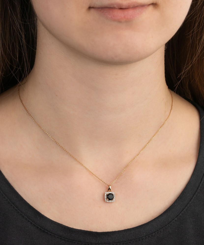 Kuldne ripats briljantide ja spinelliga